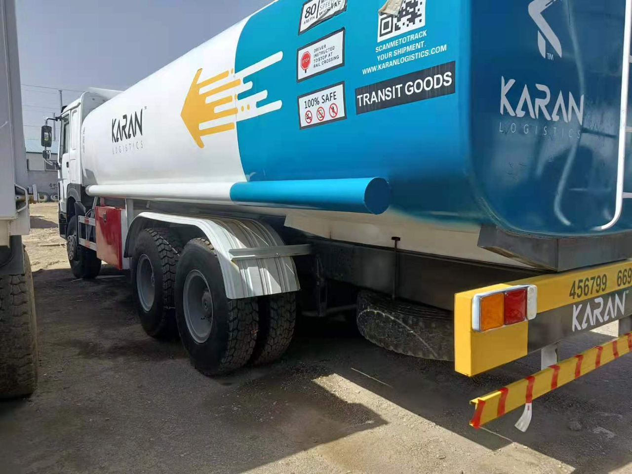 SINOTRUK Howo 371 Fuel Tanker Click Here For DISCOUNT - شاحنة صهريج: صورة 1 SINOTRUK Howo 371 Fuel Tanker Click Here For DISCOUNT - شاحنة صهريج: صورة 1