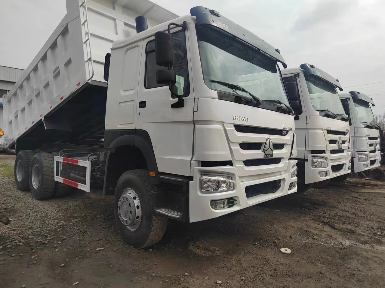 Sino HOWO 6x4 Dump Truck Click for Discount - شاحنة قلاب: صورة 4 Sino HOWO 6x4 Dump Truck Click for Discount - شاحنة قلاب: صورة 4