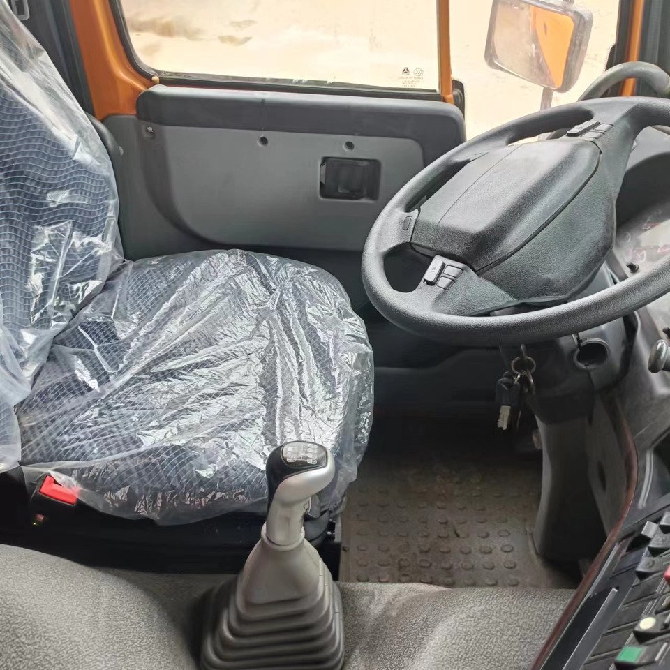 Sino HOWO 8x4 Dump Truck Click for Discount - شاحنة قلاب: صورة 3 Sino HOWO 8x4 Dump Truck Click for Discount - شاحنة قلاب: صورة 3