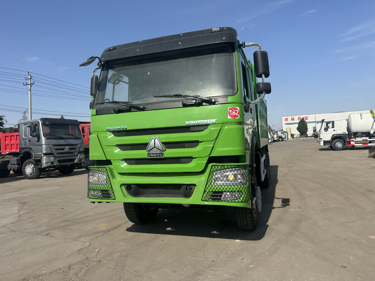 Sinotruck 6x4 HOWO Dump Truck Clcik for Discount - شاحنة قلاب: صورة 1 Sinotruck 6x4 HOWO Dump Truck Clcik for Discount - شاحنة قلاب: صورة 1