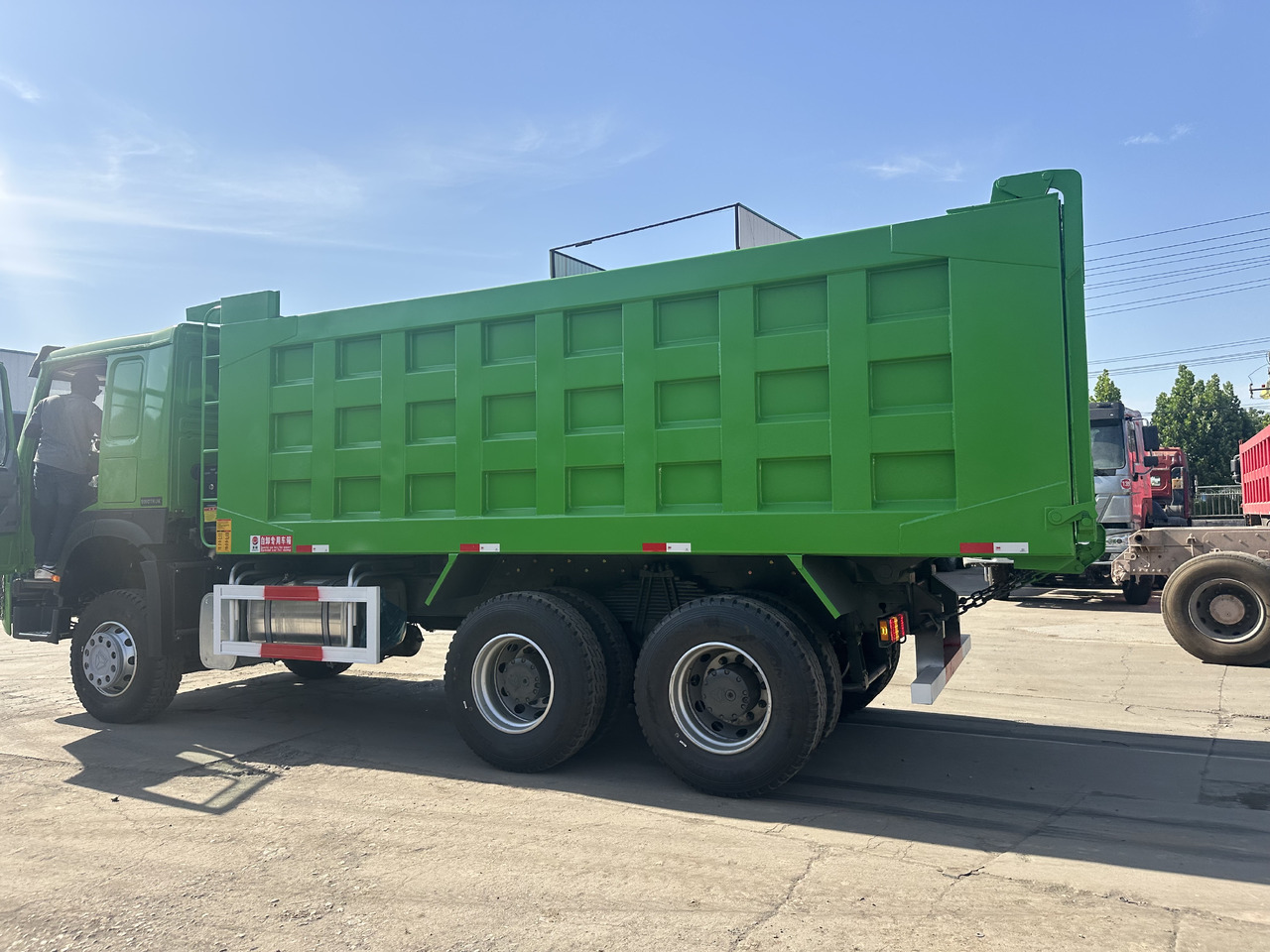 Sinotruck 6x4 HOWO Dump Truck Clcik for Discount - شاحنة قلاب: صورة 4 Sinotruck 6x4 HOWO Dump Truck Clcik for Discount - شاحنة قلاب: صورة 4