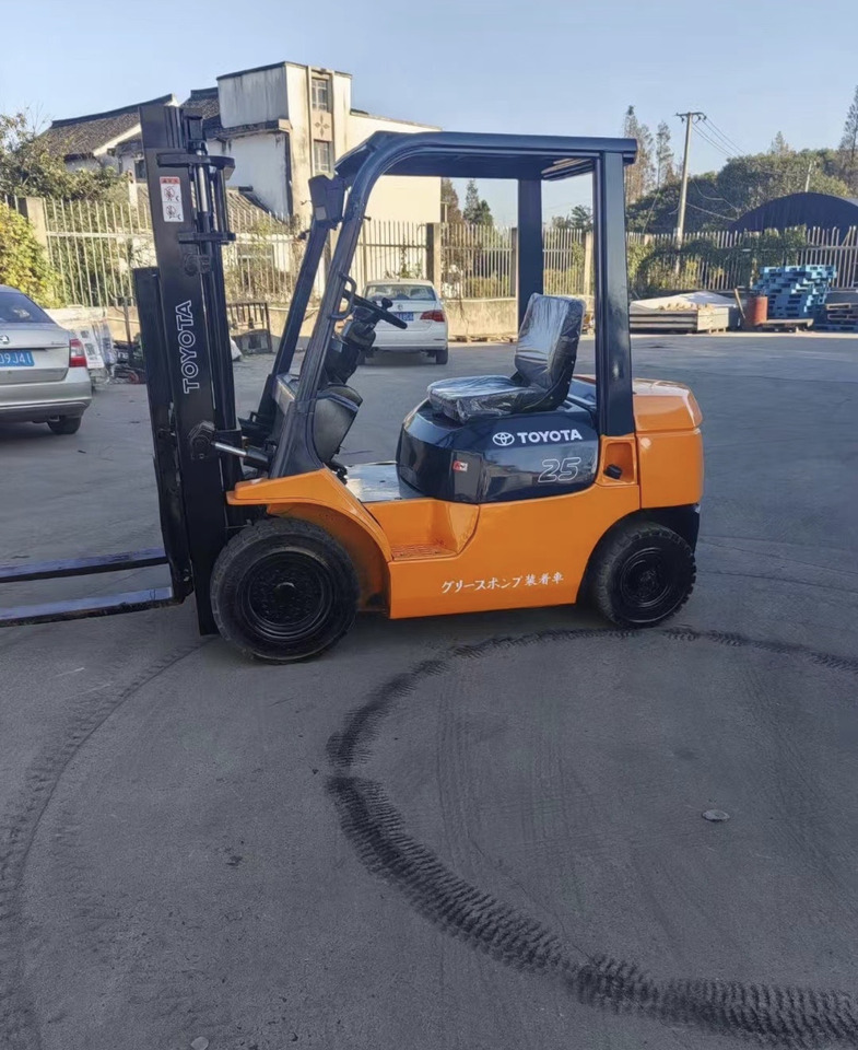 TOYOTA 2.5ton Forklift Click for Discount - رافعة شوكية ديزل: صورة 3 TOYOTA 2.5ton Forklift Click for Discount - رافعة شوكية ديزل: صورة 3