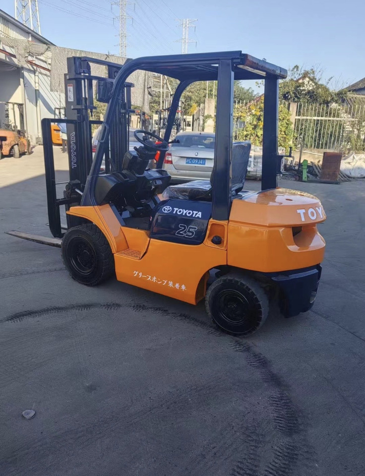 TOYOTA 2.5ton Forklift Click for Discount - رافعة شوكية ديزل: صورة 4 TOYOTA 2.5ton Forklift Click for Discount - رافعة شوكية ديزل: صورة 4