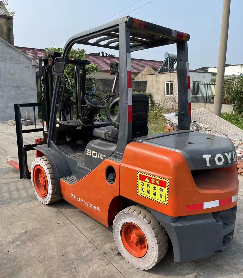 TOYOTA 3Ton Forklift Click for Discount - رافعة شوكية ديزل: صورة 3 TOYOTA 3Ton Forklift Click for Discount - رافعة شوكية ديزل: صورة 3