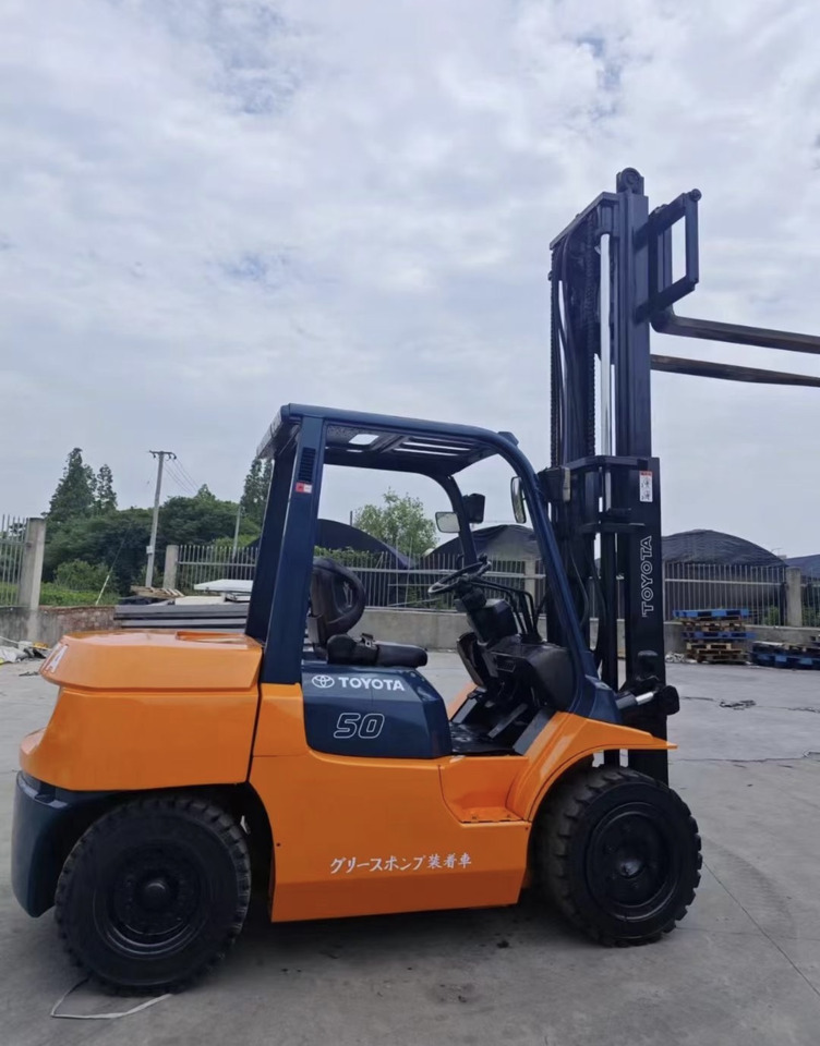 TOYOTA 5Ton Forklift Click Here for Discount - رافعة شوكية ديزل: صورة 2 TOYOTA 5Ton Forklift Click Here for Discount - رافعة شوكية ديزل: صورة 2