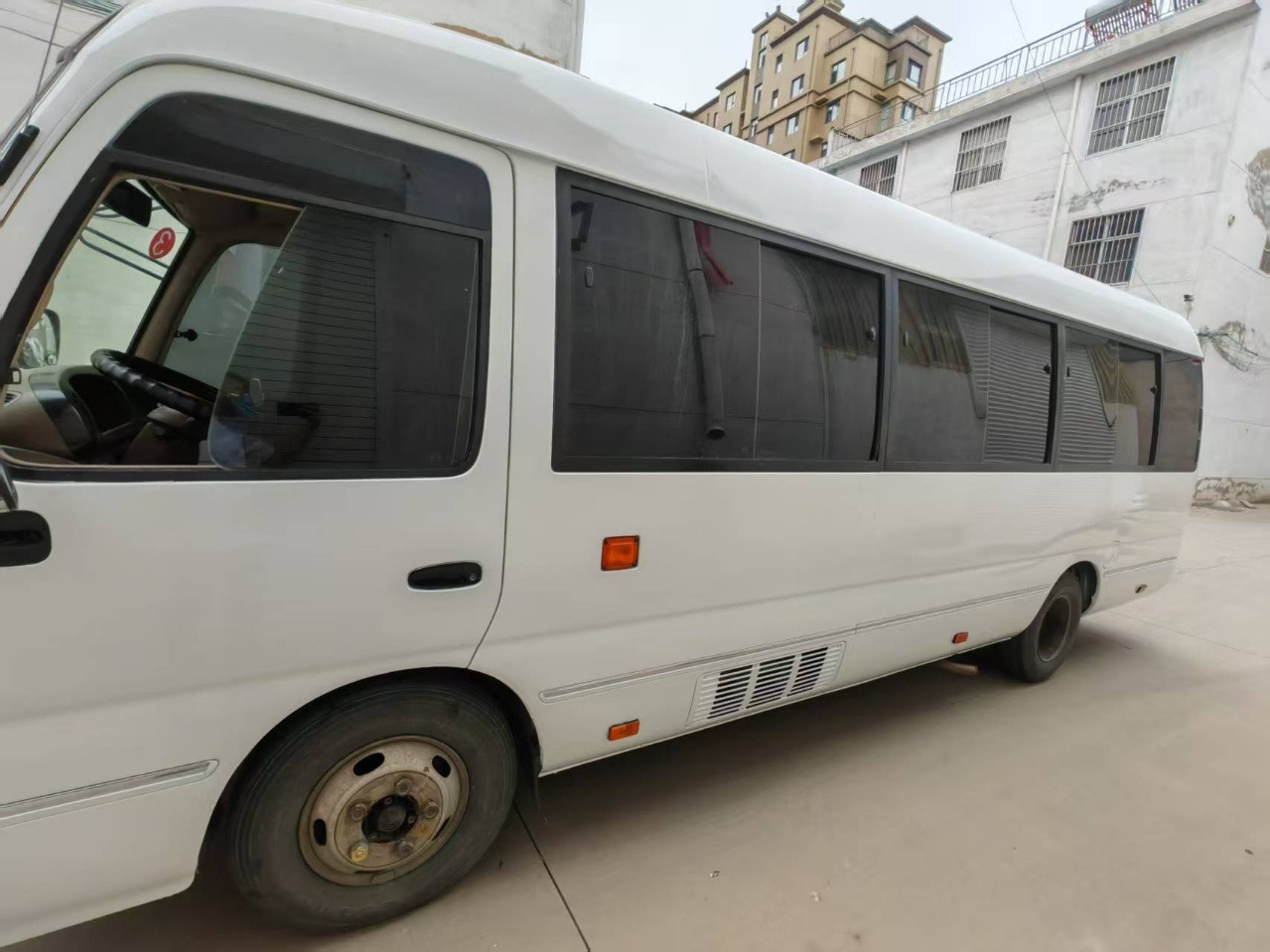 TOYOTA Mini Bus 27 Seats Low Km Click for Discount - مركبة كوتش: صورة 4 TOYOTA Mini Bus 27 Seats Low Km Click for Discount - مركبة كوتش: صورة 4