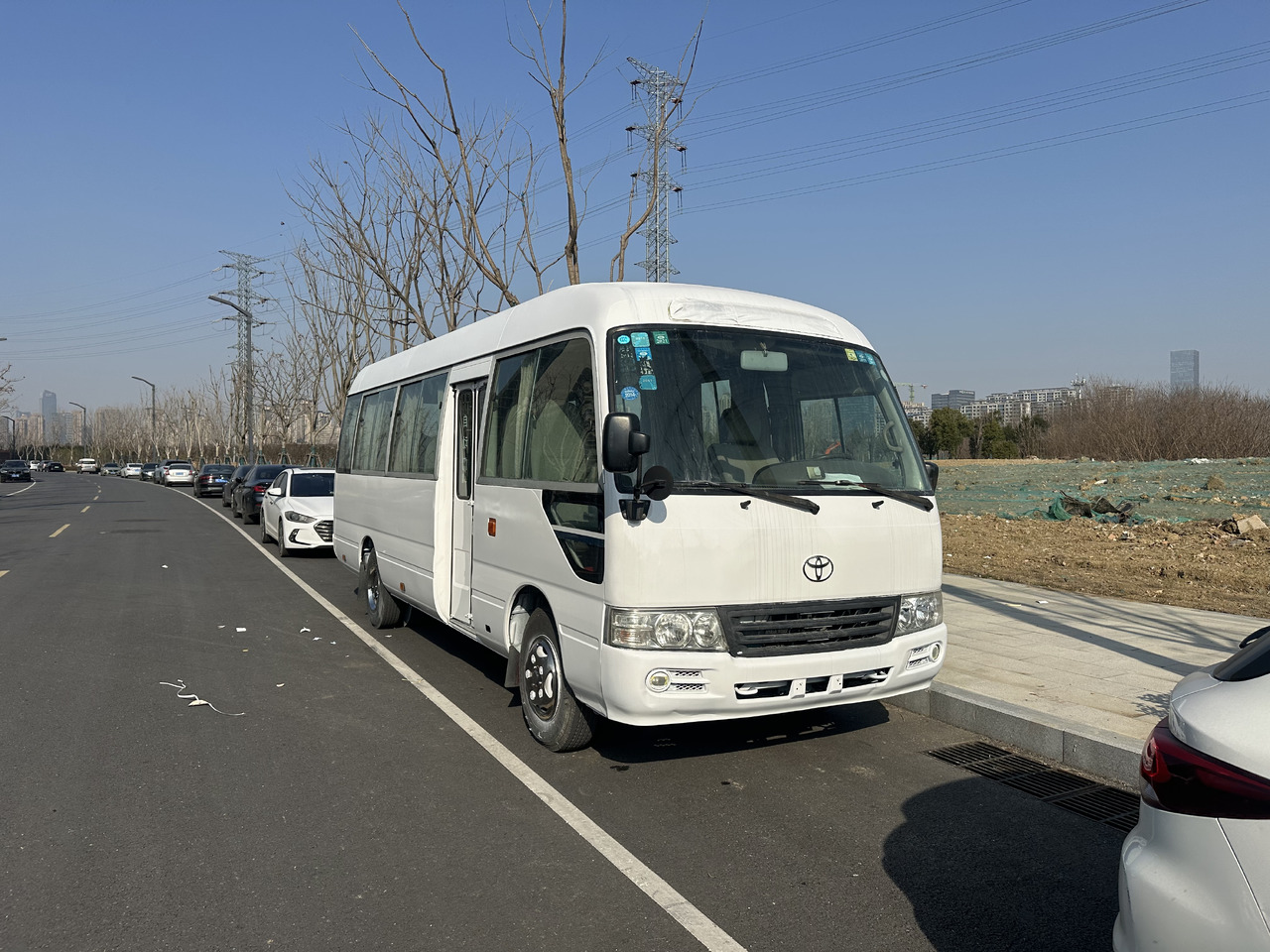TOYOTA Mini Coach White Low Mileage - مركبة كوتش: صورة 2 TOYOTA Mini Coach White Low Mileage - مركبة كوتش: صورة 2