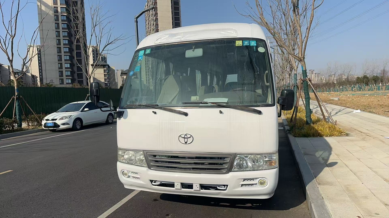 TOYOTA Mini Coach White Low Mileage - مركبة كوتش: صورة 1 TOYOTA Mini Coach White Low Mileage - مركبة كوتش: صورة 1