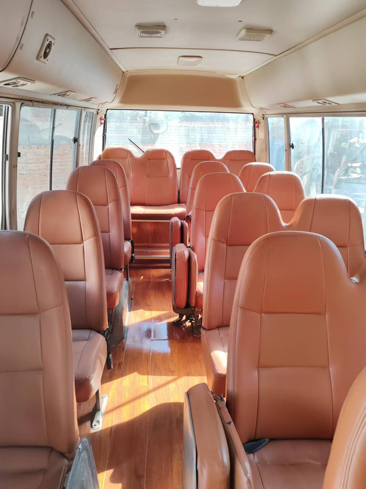 TOYOTA Whit Mini Bus Click for Discount - مركبة كوتش: صورة 5 TOYOTA Whit Mini Bus Click for Discount - مركبة كوتش: صورة 5