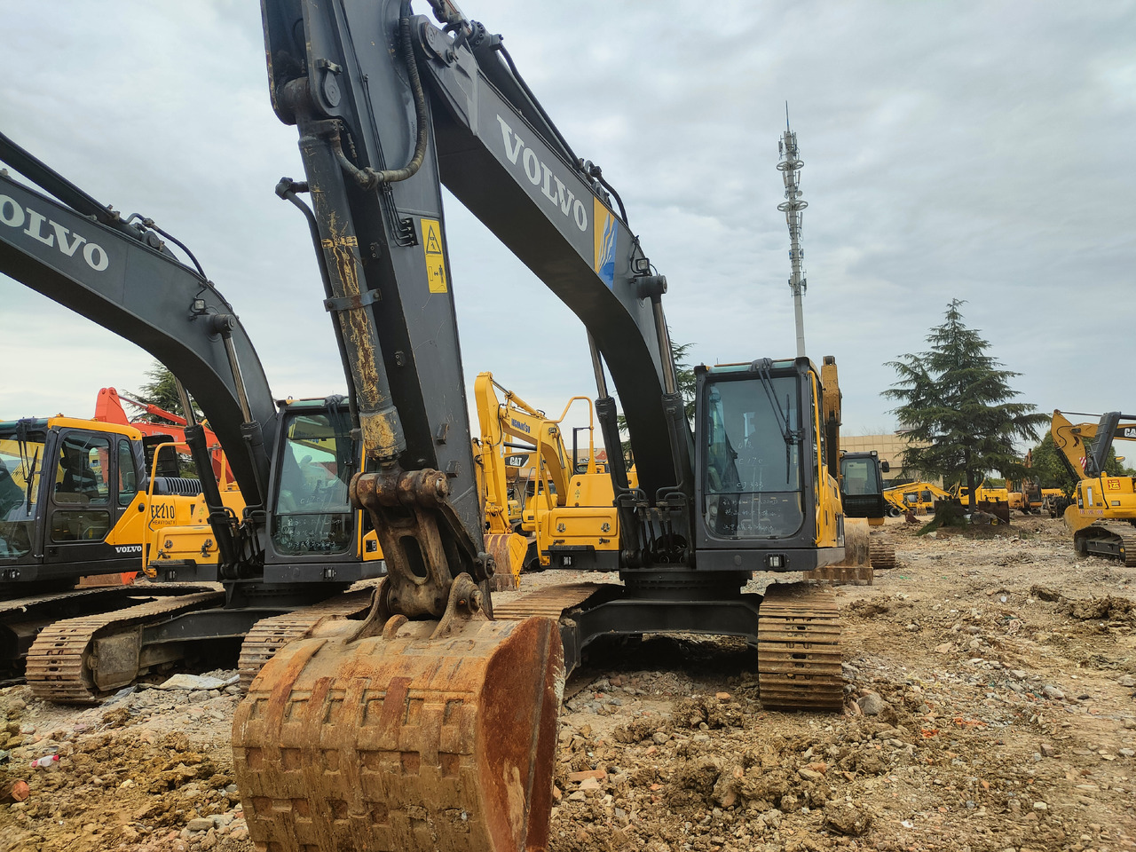 VOLVO EC220D - حفار زحاف: صورة 2 VOLVO EC220D - حفار زحاف: صورة 2