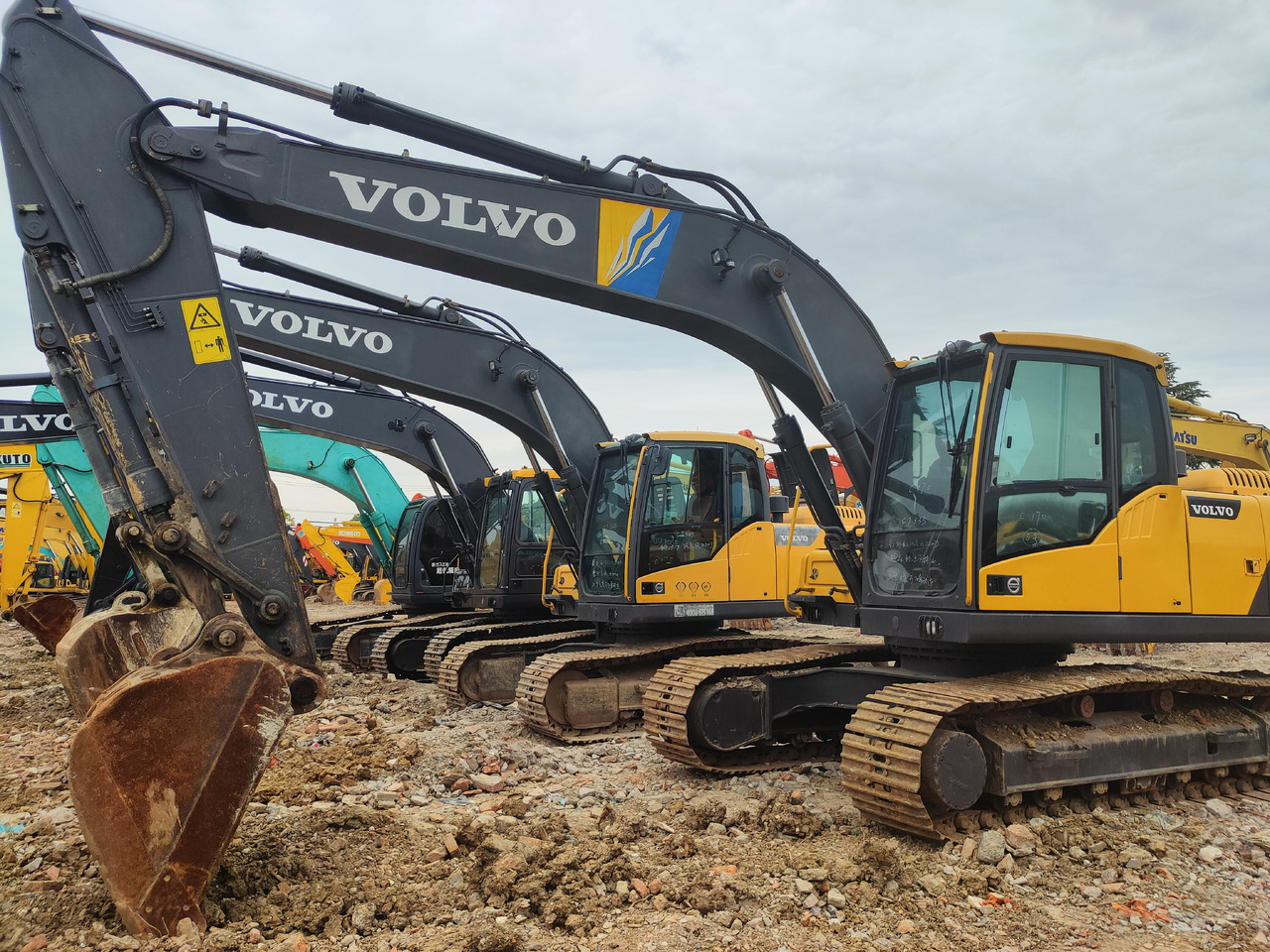 VOLVO EC220D - حفار زحاف: صورة 1 VOLVO EC220D - حفار زحاف: صورة 1