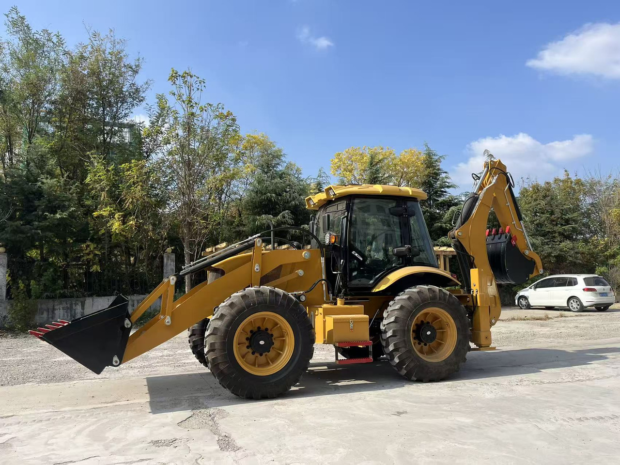 XCMG Backhoe Loader Click for Discount - جرافة حفار: صورة 1 XCMG Backhoe Loader Click for Discount - جرافة حفار: صورة 1