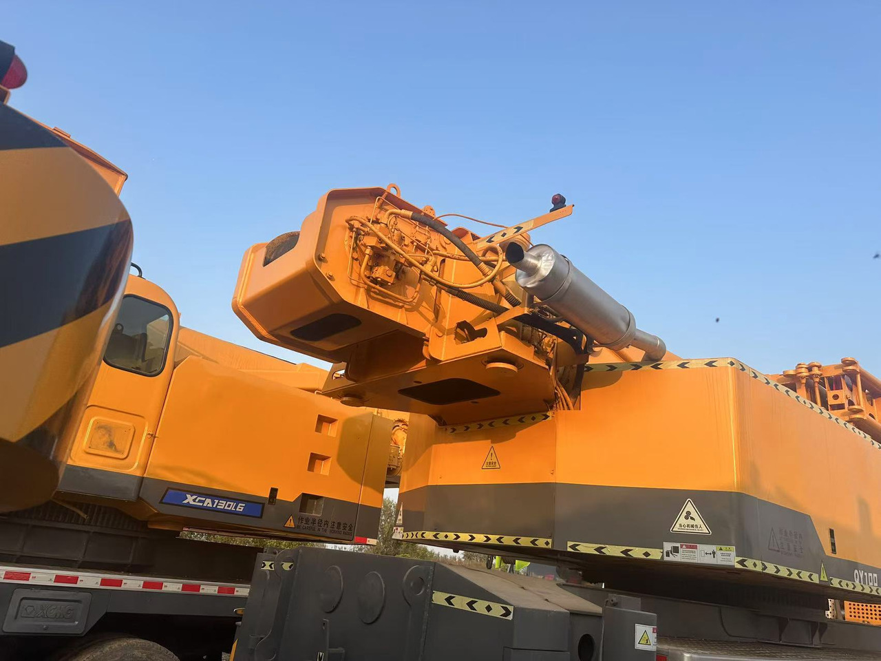 XCMG Crane QY100 - رافعة لجميع التضاريس: صورة 4 XCMG Crane QY100 - رافعة لجميع التضاريس: صورة 4