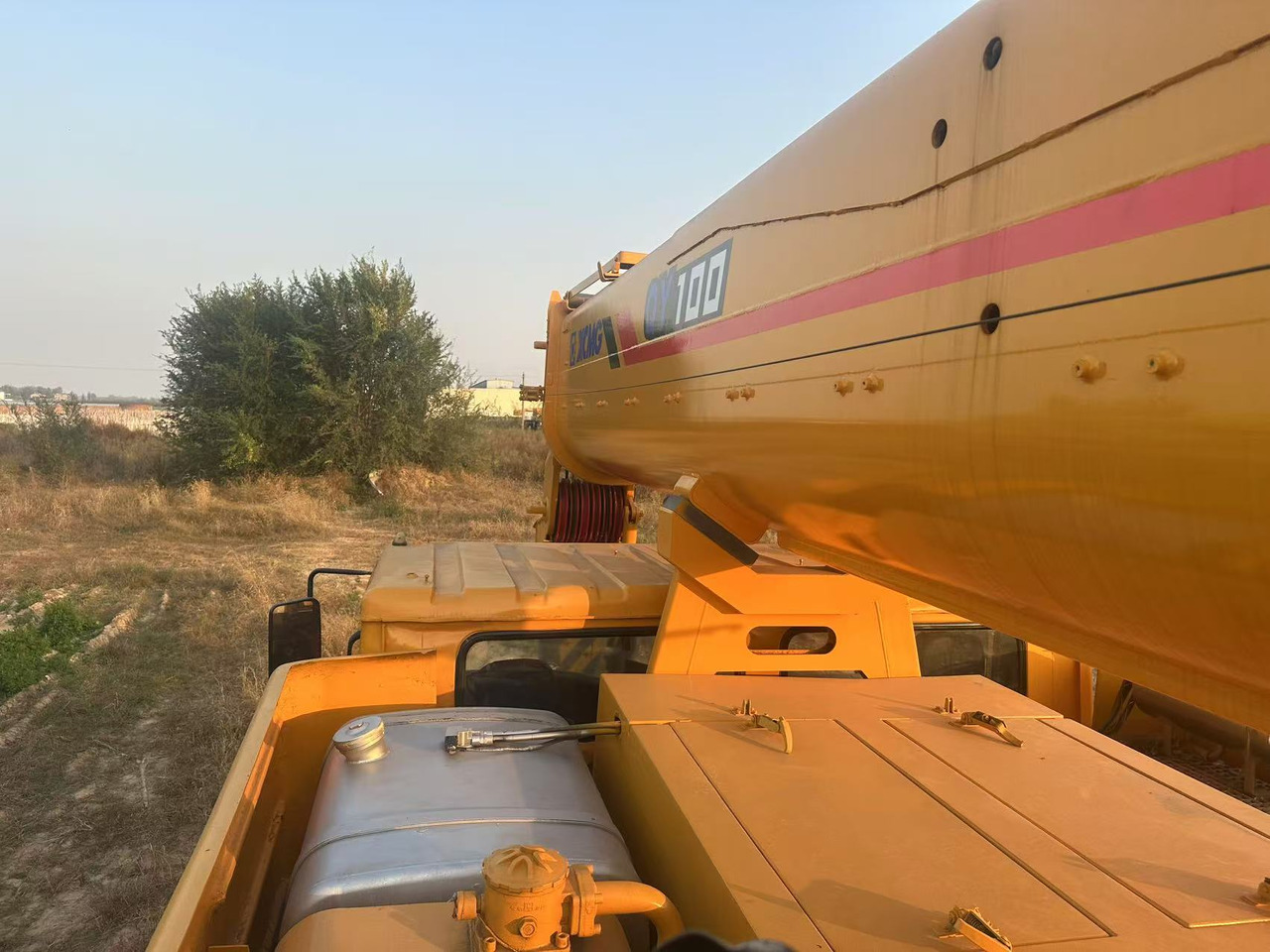 XCMG Crane QY100 - رافعة لجميع التضاريس: صورة 2 XCMG Crane QY100 - رافعة لجميع التضاريس: صورة 2