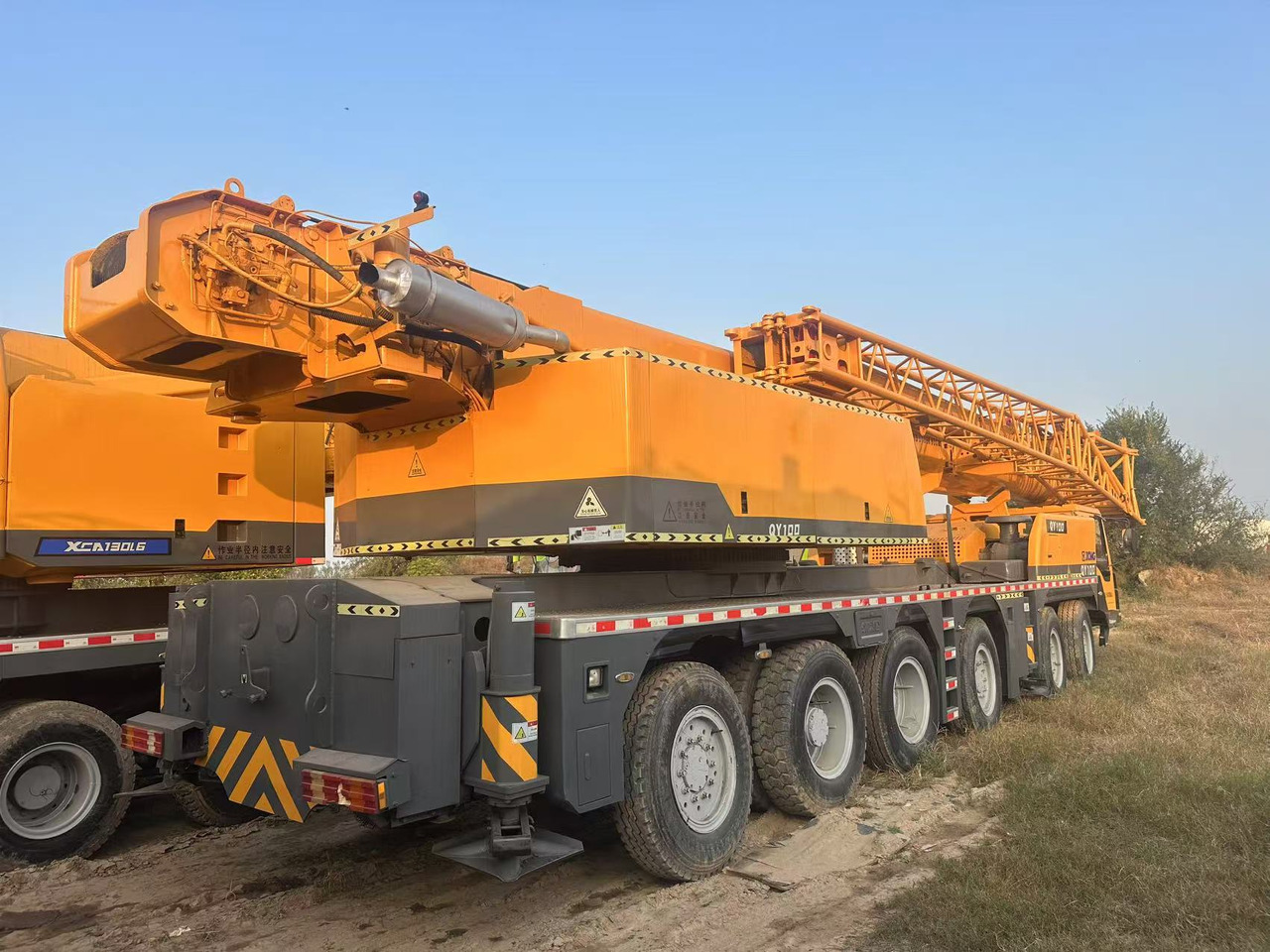 XCMG Crane QY100 - رافعة لجميع التضاريس: صورة 3 XCMG Crane QY100 - رافعة لجميع التضاريس: صورة 3