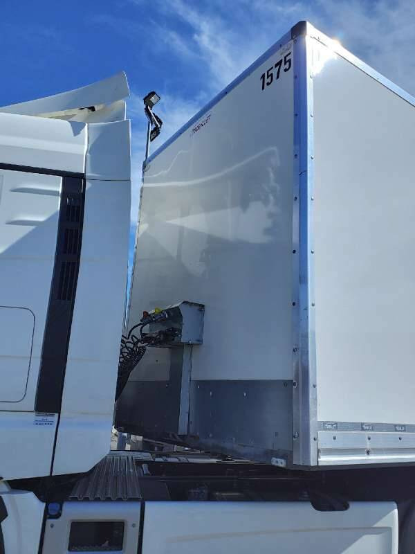 Semi-remorque 3 Essieux SEMI RECONDITONNEE -38 TONNES PORTE RELEVANTE - نصف مقطورة صندوق مغلق: صورة 3 Semi-remorque 3 Essieux SEMI RECONDITONNEE -38 TONNES PORTE RELEVANTE - نصف مقطورة صندوق مغلق: صورة 3