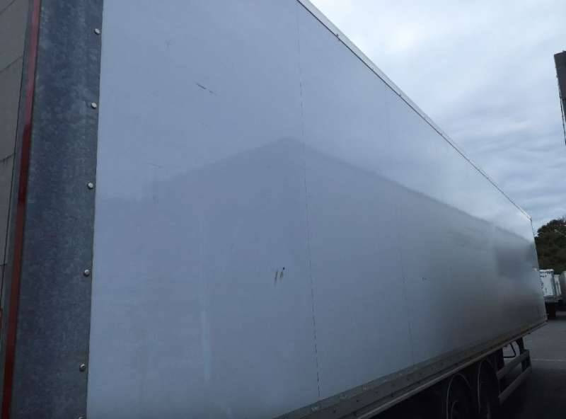 Semi-remorque 3 Essieux SEMI RECONDITONNEE -38 TONNES PORTE RELEVANTE - نصف مقطورة صندوق مغلق: صورة 2 Semi-remorque 3 Essieux SEMI RECONDITONNEE -38 TONNES PORTE RELEVANTE - نصف مقطورة صندوق مغلق: صورة 2