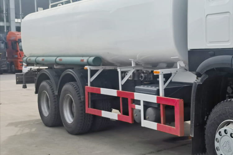Howo Howo Water Tank Truck for Sale in Zambia - شاحنة صهريج: صورة 5 Howo Howo Water Tank Truck for Sale in Zambia - شاحنة صهريج: صورة 5