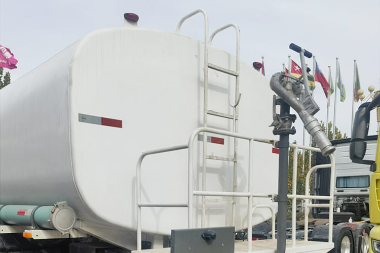 Howo Howo Water Tank Truck for Sale in Zambia - شاحنة صهريج: صورة 3 Howo Howo Water Tank Truck for Sale in Zambia - شاحنة صهريج: صورة 3