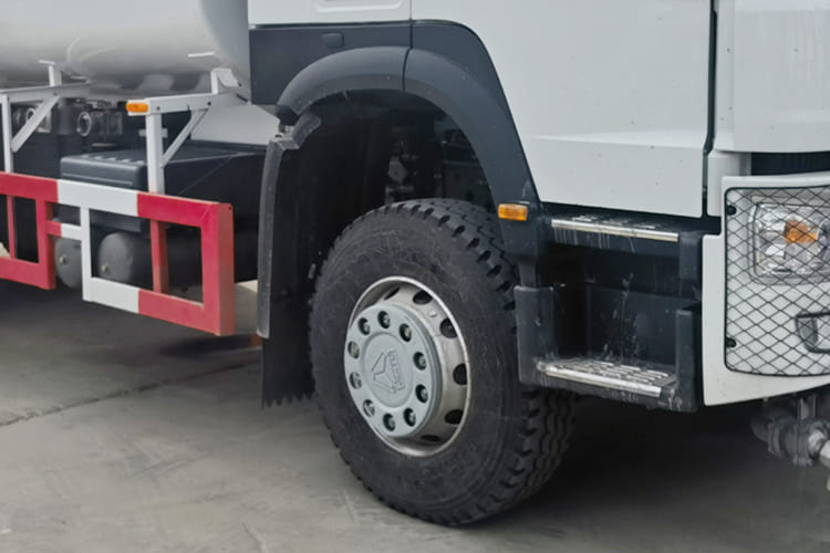 Howo Howo Water Tank Truck for Sale in Zambia - شاحنة صهريج: صورة 4 Howo Howo Water Tank Truck for Sale in Zambia - شاحنة صهريج: صورة 4