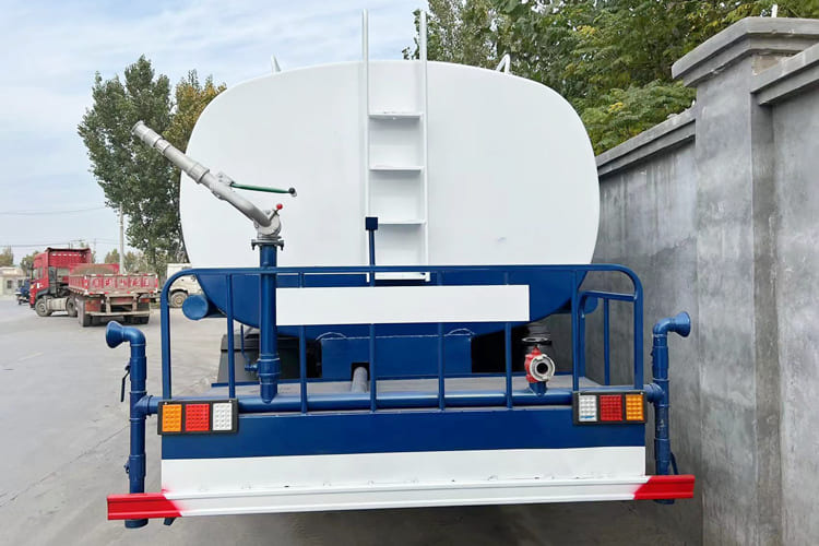 Howo Water Sprinkler Truck for Sale in Mali - شاحنة صهريج: صورة 3 Howo Water Sprinkler Truck for Sale in Mali - شاحنة صهريج: صورة 3