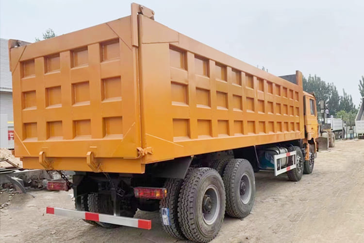 SHACMAN Shacman Truck F3000 for Sale in Zamibia - شاحنة قلاب: صورة 3 SHACMAN Shacman Truck F3000 for Sale in Zamibia - شاحنة قلاب: صورة 3