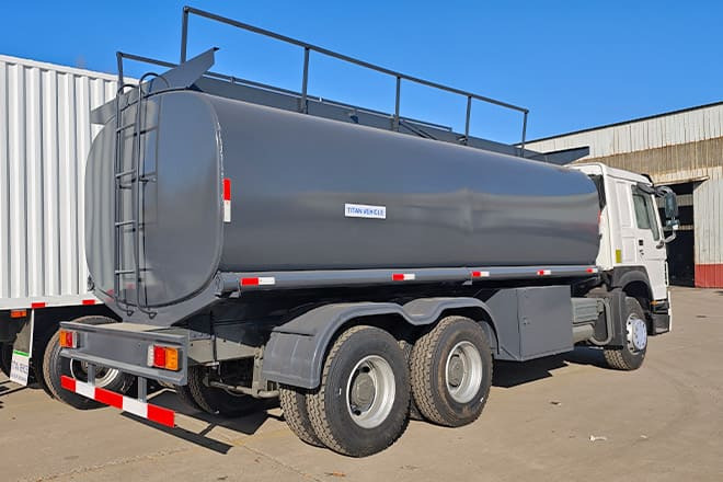SINOTRUK 2025 New Howo Oil Tanker Trucks for Sale in Congo - شاحنة صهريج: صورة 3 SINOTRUK 2025 New Howo Oil Tanker Trucks for Sale in Congo - شاحنة صهريج: صورة 3