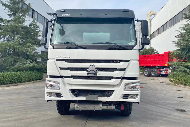 SINOTRUK Howo 371 Petrol Tank Truck Price for Sale in Saudi Arabia - شاحنة صهريج: صورة 3 SINOTRUK Howo 371 Petrol Tank Truck Price for Sale in Saudi Arabia - شاحنة صهريج: صورة 3