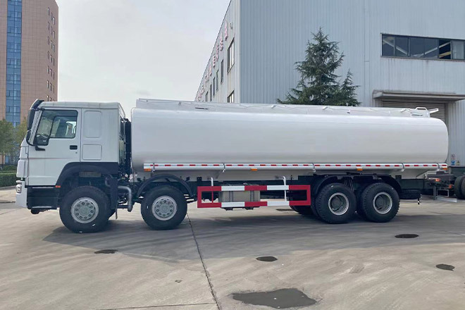 SINOTRUK Howo 371 Petrol Tank Truck Price for Sale in Saudi Arabia - شاحنة صهريج: صورة 2 SINOTRUK Howo 371 Petrol Tank Truck Price for Sale in Saudi Arabia - شاحنة صهريج: صورة 2