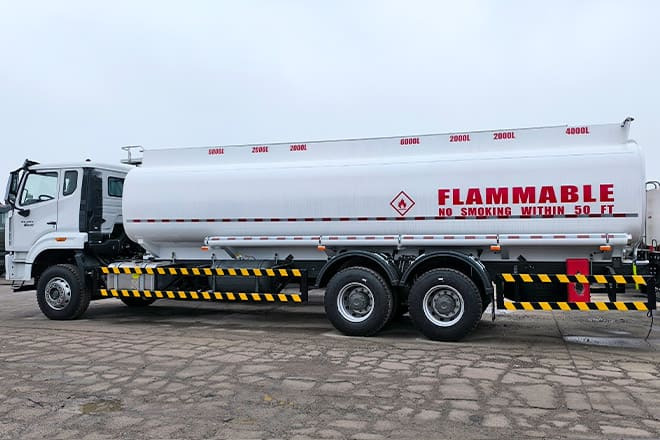 SINOTRUK Howo 380 Petrol Tanker Truck Price for Sale in Sierra Leone - شاحنة صهريج: صورة 2 SINOTRUK Howo 380 Petrol Tanker Truck Price for Sale in Sierra Leone - شاحنة صهريج: صورة 2