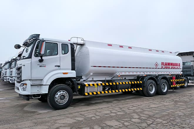 SINOTRUK Howo 380 Petrol Tanker Truck Price for Sale in Sierra Leone - شاحنة صهريج: صورة 1 SINOTRUK Howo 380 Petrol Tanker Truck Price for Sale in Sierra Leone - شاحنة صهريج: صورة 1
