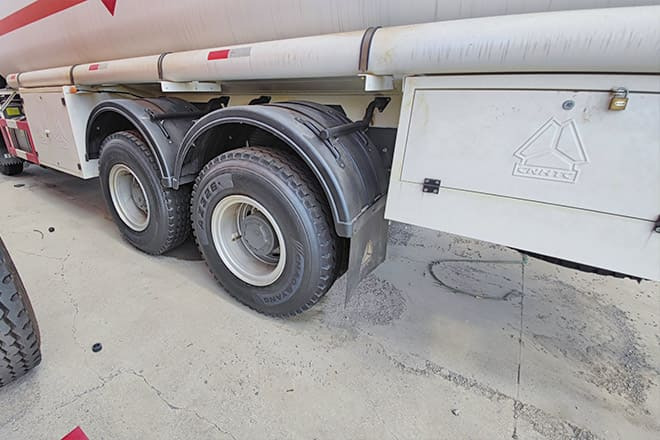SINOTRUK Howo 400 Diesel Tanker Truck for Sale in Nigeria - شاحنة صهريج: صورة 5 SINOTRUK Howo 400 Diesel Tanker Truck for Sale in Nigeria - شاحنة صهريج: صورة 5