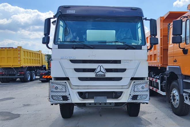 SINOTRUK Howo 400 Diesel Tanker Truck for Sale in Nigeria - شاحنة صهريج: صورة 3 SINOTRUK Howo 400 Diesel Tanker Truck for Sale in Nigeria - شاحنة صهريج: صورة 3