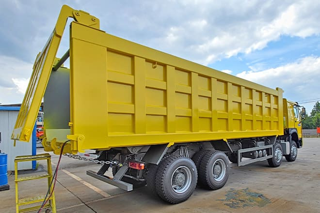 SINOTRUK Howo 430 8x4 Dump Truck Price for Sale in Senegal - شاحنة قلاب: صورة 2 SINOTRUK Howo 430 8x4 Dump Truck Price for Sale in Senegal - شاحنة قلاب: صورة 2
