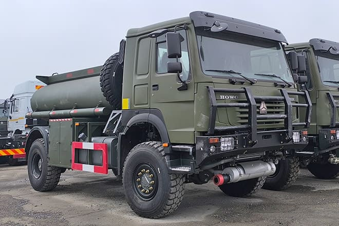 SINOTRUK Howo 4X2 Small Fuel Tanker Truck for Sale in Zambia - شاحنة صهريج: صورة 4 SINOTRUK Howo 4X2 Small Fuel Tanker Truck for Sale in Zambia - شاحنة صهريج: صورة 4