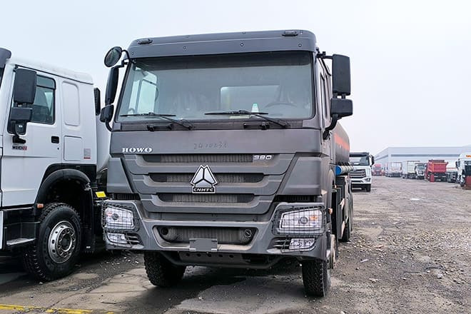SINOTRUK Howo 6x4 380 Oil Truck for Sale in Mali - شاحنة صهريج: صورة 2 SINOTRUK Howo 6x4 380 Oil Truck for Sale in Mali - شاحنة صهريج: صورة 2