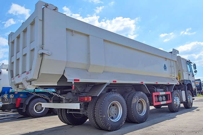 SINOTRUK Howo 8x4 Tipper Truck for Sale in Guinea - شاحنة قلاب: صورة 5 SINOTRUK Howo 8x4 Tipper Truck for Sale in Guinea - شاحنة قلاب: صورة 5