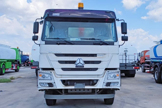 SINOTRUK Howo 8x4 Tipper Truck for Sale in Guinea - شاحنة قلاب: صورة 2 SINOTRUK Howo 8x4 Tipper Truck for Sale in Guinea - شاحنة قلاب: صورة 2