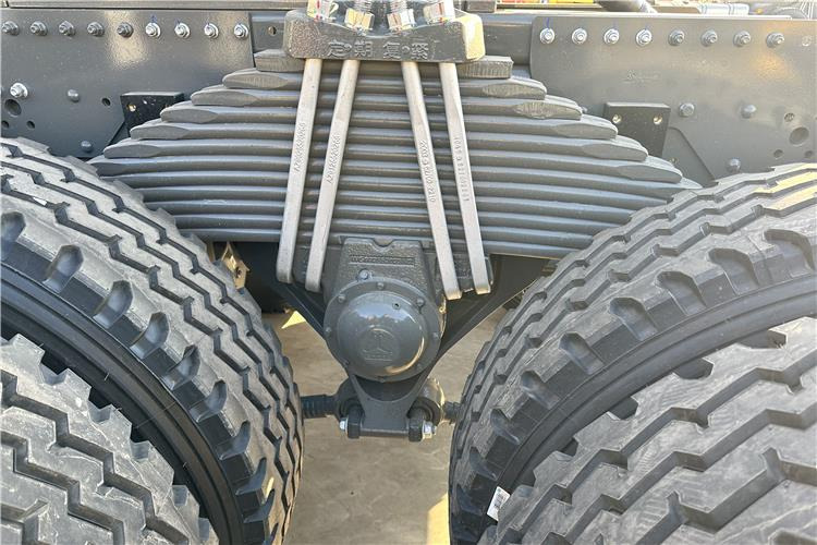SINOTRUK Howo New Model 371 HP Truck Head for Sale In Zambia - وحدة جر: صورة 4 SINOTRUK Howo New Model 371 HP Truck Head for Sale In Zambia - وحدة جر: صورة 4