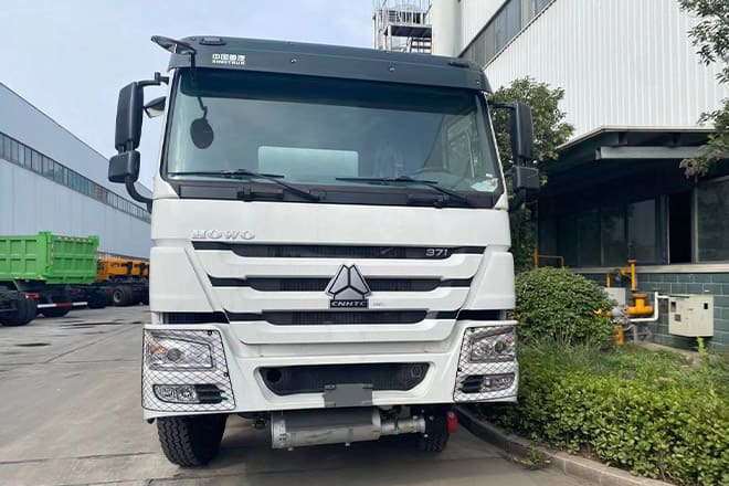 SINOTRUK Howo Stainless Steel Fuel Tanks for Trucks for Sale in Paraguay - شاحنة صهريج: صورة 3 SINOTRUK Howo Stainless Steel Fuel Tanks for Trucks for Sale in Paraguay - شاحنة صهريج: صورة 3