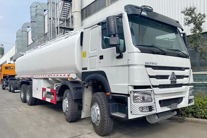 SINOTRUK Howo Stainless Steel Fuel Tanks for Trucks for Sale in Paraguay - شاحنة صهريج: صورة 1 SINOTRUK Howo Stainless Steel Fuel Tanks for Trucks for Sale in Paraguay - شاحنة صهريج: صورة 1