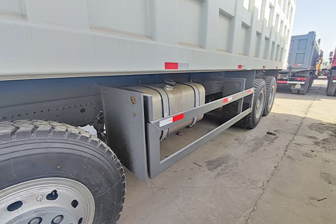 SINOTRUK Sino Howo 8x4 Dump truck for Sale in Senegal - شاحنة قلاب: صورة 5 SINOTRUK Sino Howo 8x4 Dump truck for Sale in Senegal - شاحنة قلاب: صورة 5