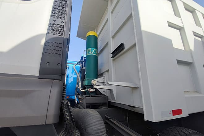 SINOTRUK Sino Howo 8x4 Dump truck for Sale in Senegal - شاحنة قلاب: صورة 2 SINOTRUK Sino Howo 8x4 Dump truck for Sale in Senegal - شاحنة قلاب: صورة 2