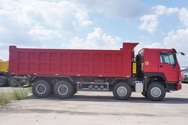 SINOTRUK Sinotruk Howo 8x4 Dump Truck for Sale in Cameroon - شاحنة قلاب: صورة 4 SINOTRUK Sinotruk Howo 8x4 Dump Truck for Sale in Cameroon - شاحنة قلاب: صورة 4