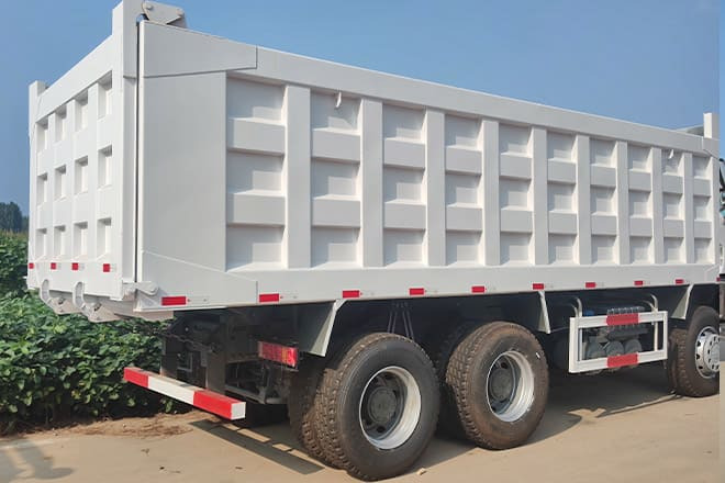 SINOTRUK Sinotruk Howo 8x4 Dump Truck for Sale in Guinea - شاحنة قلاب: صورة 4 SINOTRUK Sinotruk Howo 8x4 Dump Truck for Sale in Guinea - شاحنة قلاب: صورة 4
