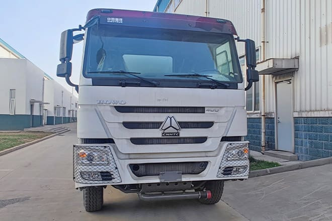 SINOTRUK Sinotruk Howo Fuel Tanker Truck Price for Sale in Ghana - شاحنة صهريج: صورة 3 SINOTRUK Sinotruk Howo Fuel Tanker Truck Price for Sale in Ghana - شاحنة صهريج: صورة 3