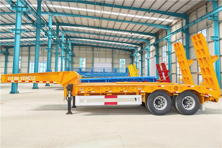 TITAN 2 Axle Low Loader Truck Trailer for Sale In Uganda - عربة منخفضة مسطحة نصف مقطورة: صورة 2 TITAN 2 Axle Low Loader Truck Trailer for Sale In Uganda - عربة منخفضة مسطحة نصف مقطورة: صورة 2
