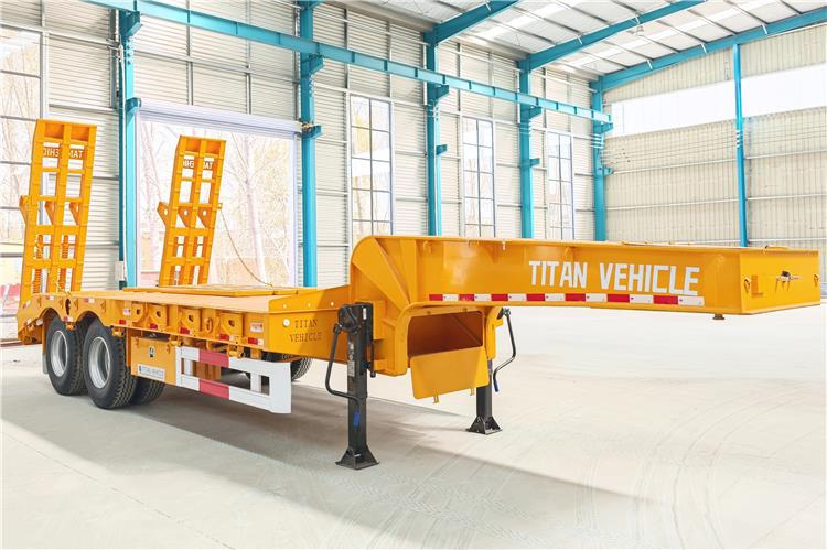 TITAN 2 Axle Low Loader Truck Trailer for Sale In Uganda - عربة منخفضة مسطحة نصف مقطورة: صورة 1 TITAN 2 Axle Low Loader Truck Trailer for Sale In Uganda - عربة منخفضة مسطحة نصف مقطورة: صورة 1