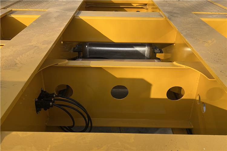 TITAN 20/40FT Terminal Trailer for Sale In Uganda - نصف مقطورة لنقل الحاويات: صورة 2 TITAN 20/40FT Terminal Trailer for Sale In Uganda - نصف مقطورة لنقل الحاويات: صورة 2