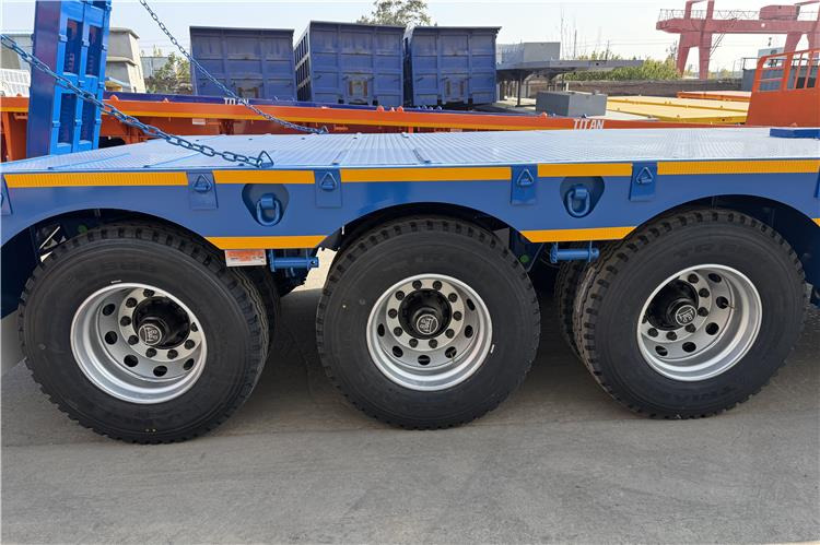 TITAN 3 Axle 80 Ton Low Bed Trailer Price for Sale In Nigeria - عربة منخفضة مسطحة نصف مقطورة: صورة 2 TITAN 3 Axle 80 Ton Low Bed Trailer Price for Sale In Nigeria - عربة منخفضة مسطحة نصف مقطورة: صورة 2
